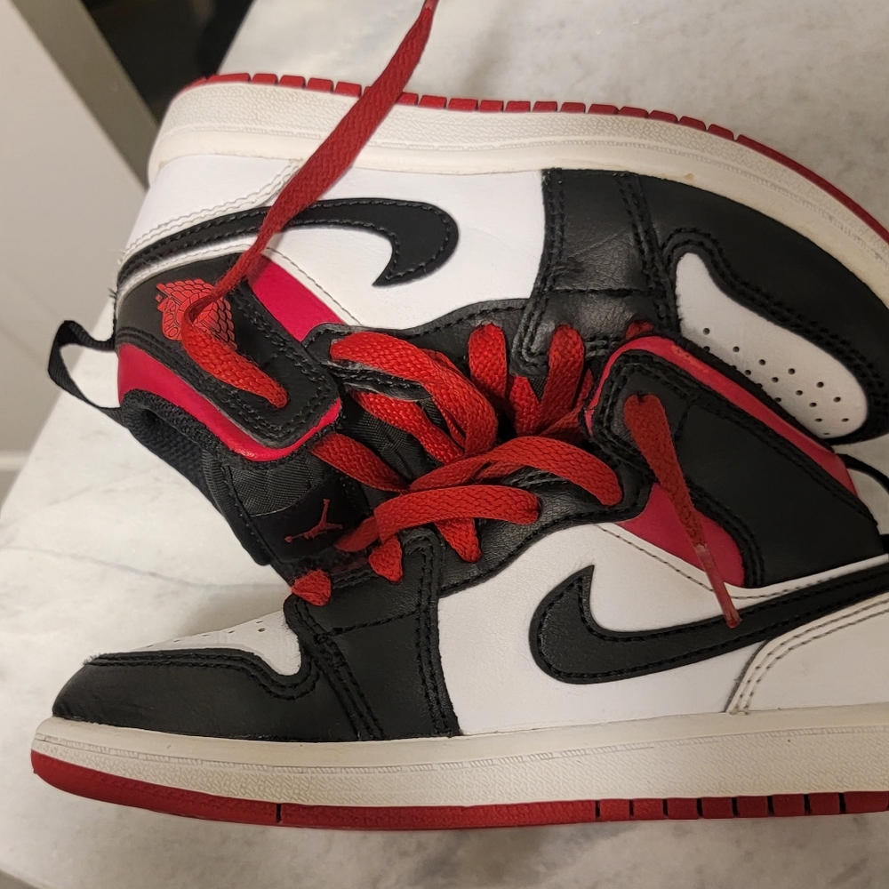 Jordan 1 Red black white size 11C